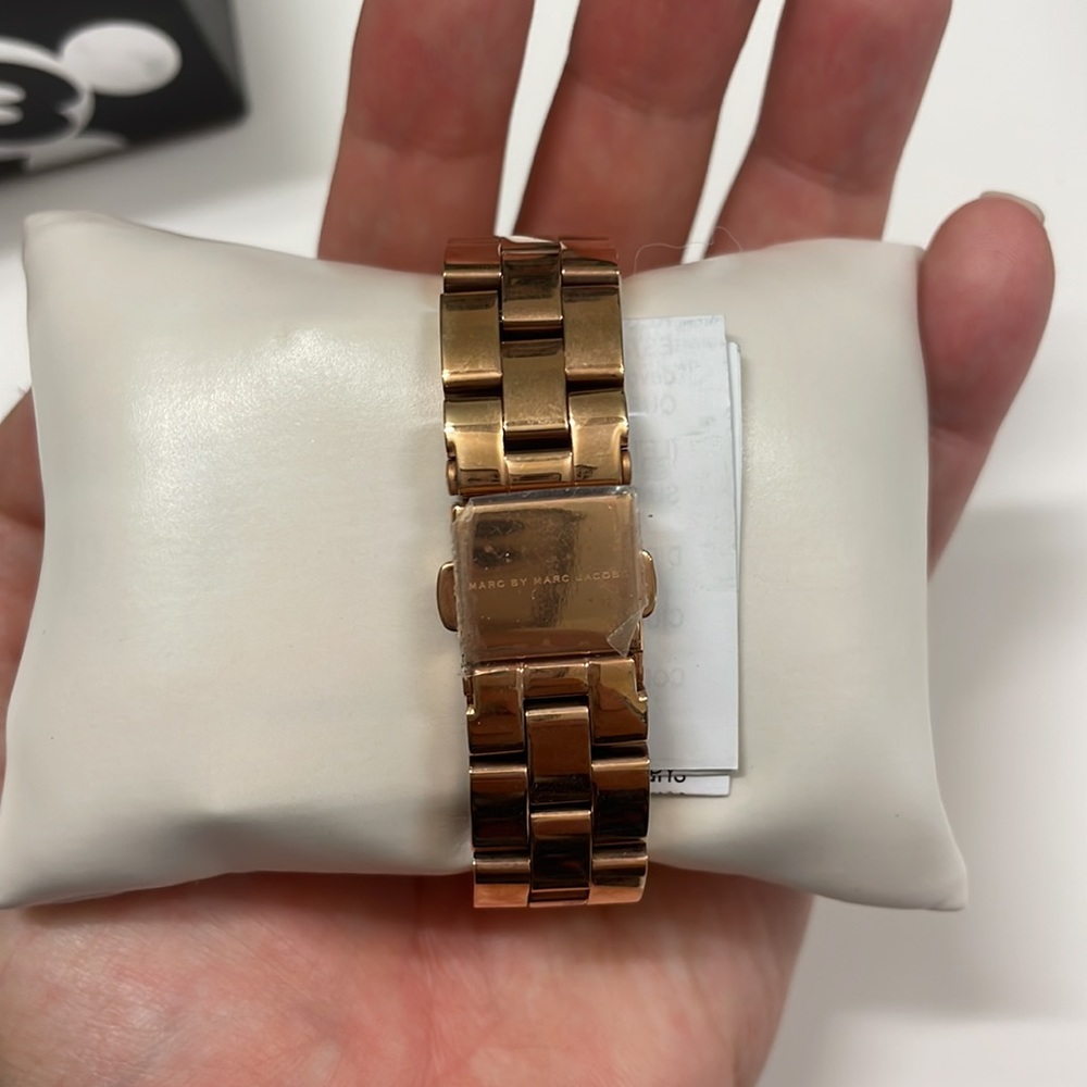 Brand New Marc Jacobs ROSE GOLD watch - Picture 3 of 3